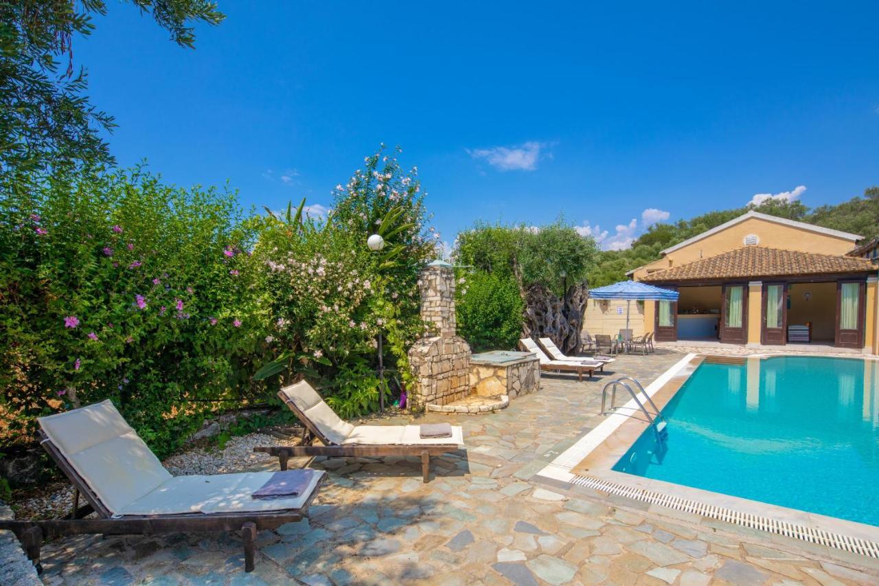 Villa Lianolia Peritheia Exterior photo