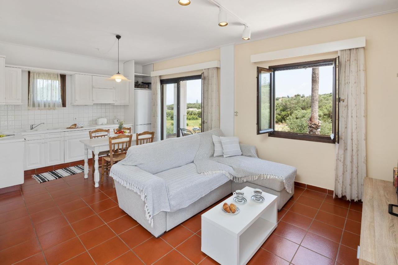 Villa Lianolia Peritheia Exterior photo