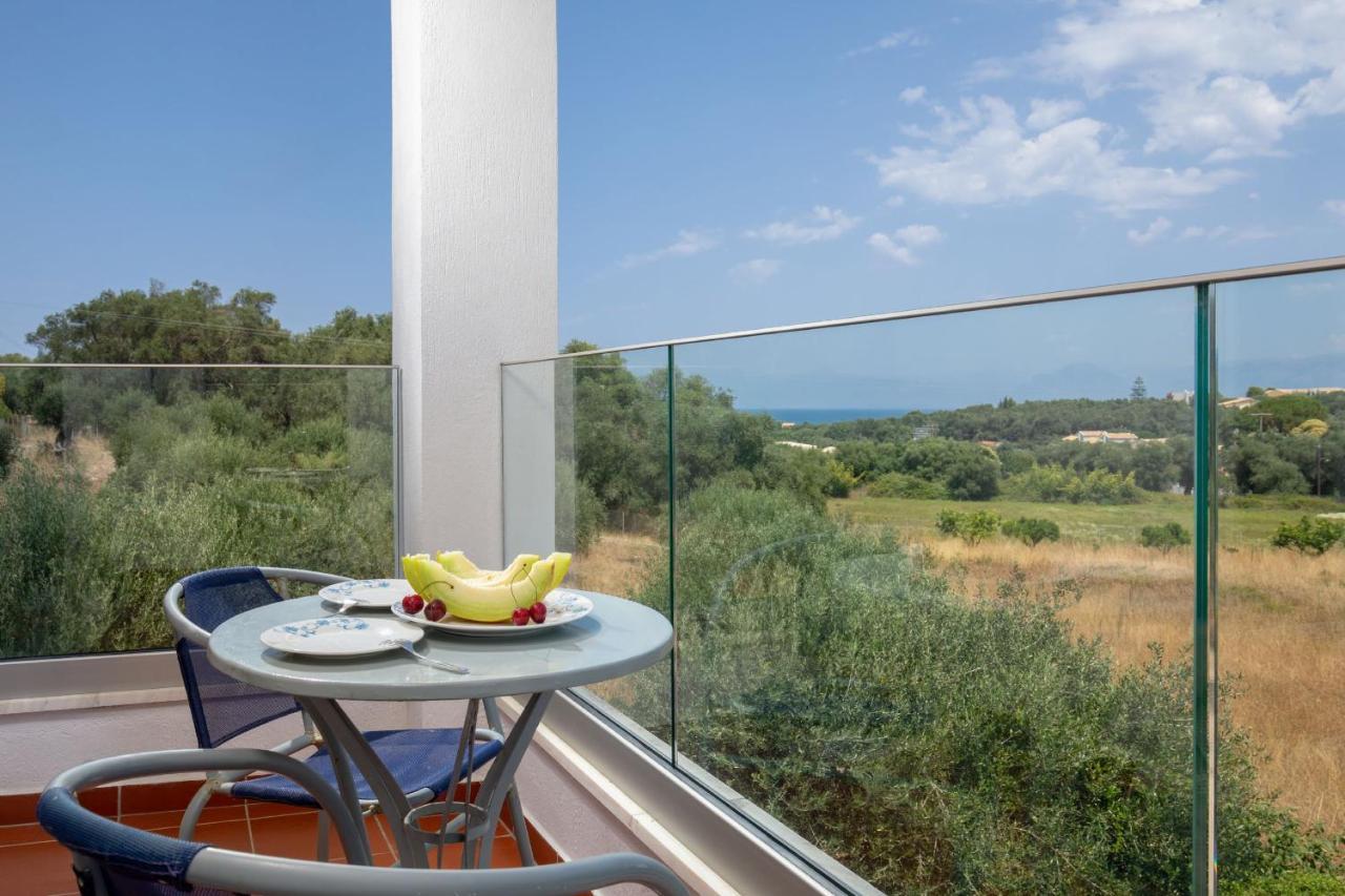 Villa Lianolia Peritheia Exterior photo